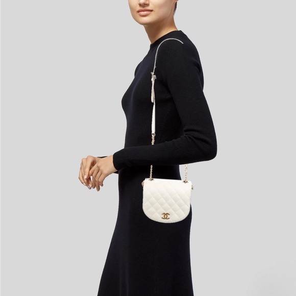 Chanel Small CC Messenger Flap Bag - Picture 2 of 16